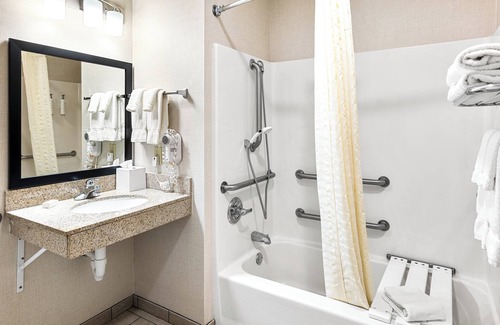 Shawano Hotel | Boarders Inn & Suites by Cobblestone Hotels - Shawano