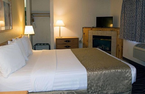 Wautoma Hotel | Boarders Inn & Suites by Cobblestone Hotels - Wautoma