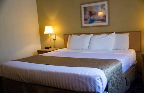 Wautoma Hotel | Boarders Inn & Suites by Cobblestone Hotels - Wautoma