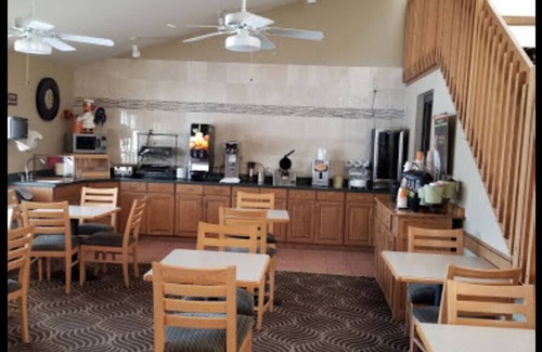 Wautoma Hotel | Boarders Inn & Suites by Cobblestone Hotels - Wautoma