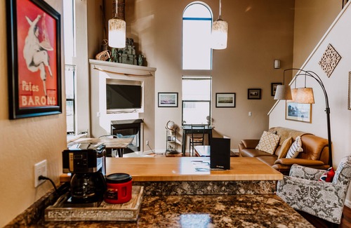 Old Town Eureka House | Boardwalk Loft w/bay view loacated in old town