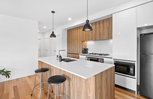 Torquay Apartment | Boardwalk on Bright Coastal Apartment