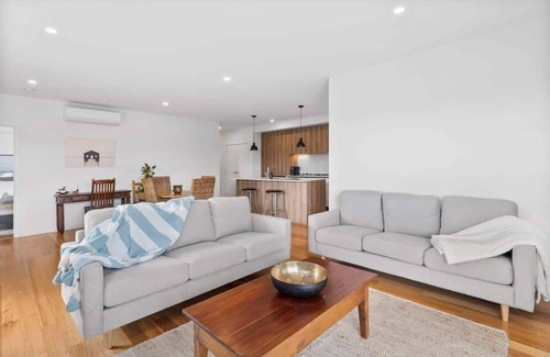 Torquay Apartment | Boardwalk on Bright Coastal Apartment