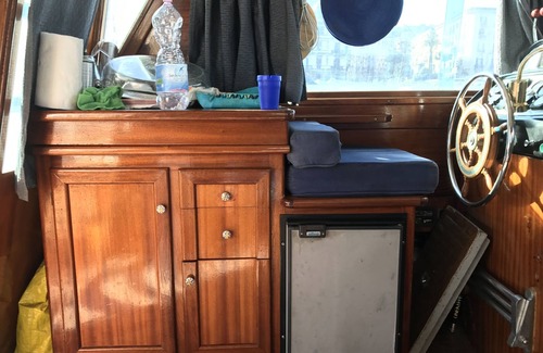 Chiaia Boat Rental | BOAT AND BREAKFAST Mergellina Naples. Boat B&B in the most beautiful gulf in the world