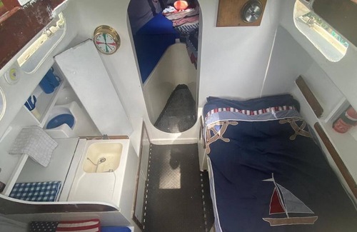 East Boldon Cabin | Boat BnB, but not on the sea!