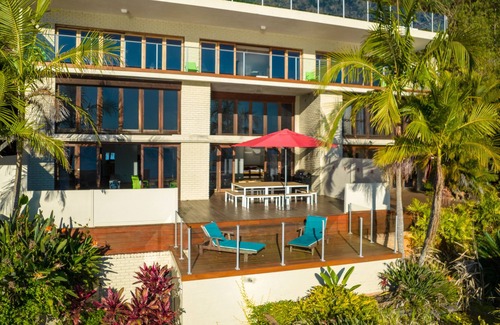 Little Wobby House | Boat House on Hawkesbury - heated pool, spa and stunning views