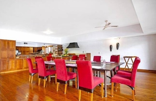 Little Wobby House | Boat House on Hawkesbury - heated pool, spa and stunning views