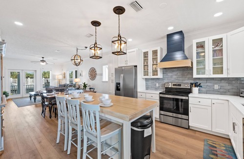 Upper Grand Lagoon House | ⛵🐾Boat slip -Swim/Spa -Dog Friendly~ truly a one-of-a-kind vacation!🐾⛵