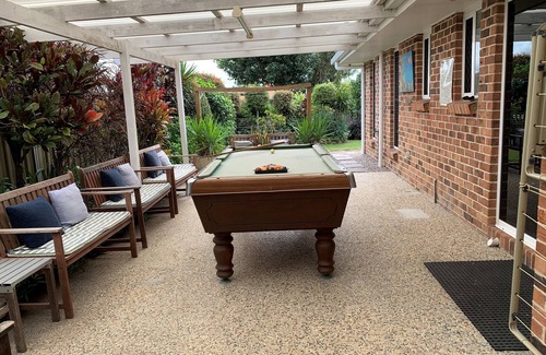Bongaree House | BOATHOUND BONGAREE On The Canal and Pet Friendly