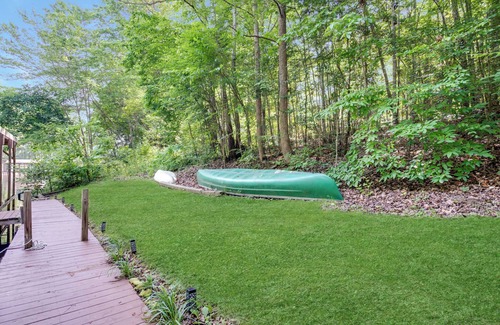 Bracey House | BOATHOUSE, COVERED PORCH 2 FIRE PITS KAYAK QUITE COVE NO WAKEn