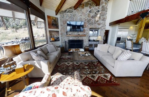 Red River House | Bobcat Peak - New Property - Luxury Mountain Home - Hot Tub - Secluded - WiFi -