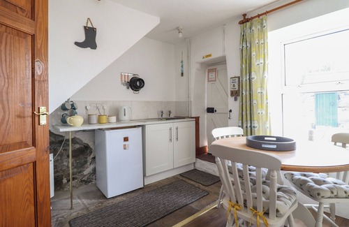Trawsfynydd Cottage | BODALAW, character holiday cottage, with open fire in Trawsfynydd