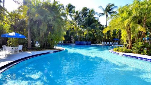 Key West House | Bogeys Retreat by AvantStay Golfers Retreat w Shared Pool Month Long Stays Only
