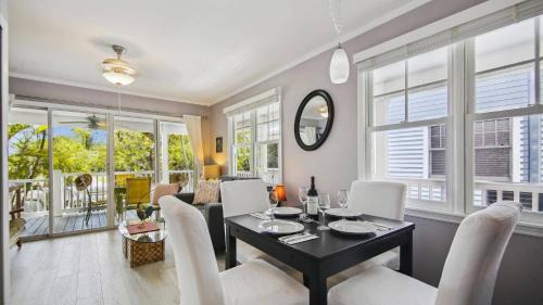 Key West House | Bogeys Retreat by AvantStay Golfers Retreat w Shared Pool Month Long Stays Only