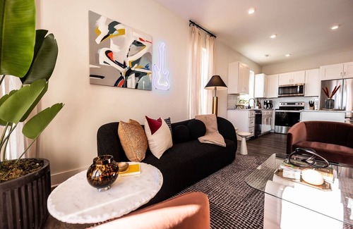 Whitebridge House | Bohemian Binary 232 & 234-2 Homes-Mins to Midtown