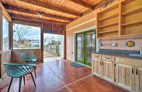 Stillwater House | Bohemian Home w/Screened Porch, 3 Mi to Lake!