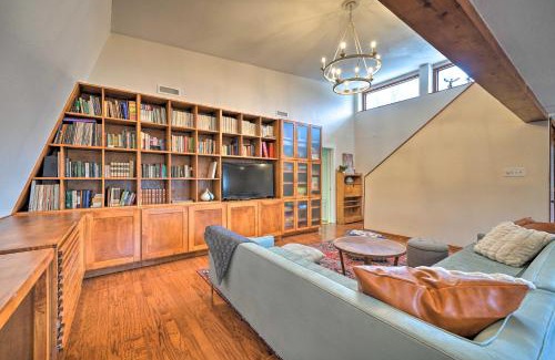 Stillwater House | Bohemian Home with Screened Porch, 3 Mi to Lake!