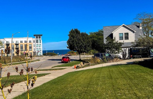 Cudahy House | Bohemian Oasis with a beautiful view of Lake Michigan