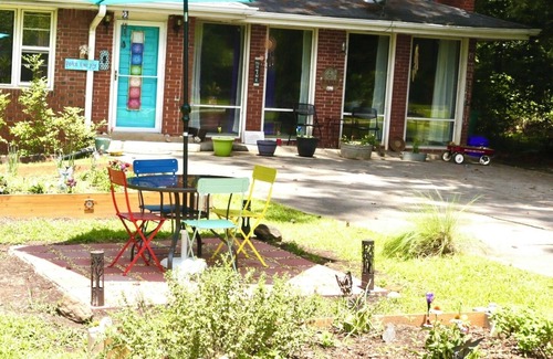 Decatur House | Boho Acre Retreat 20 mins from DT/Airport