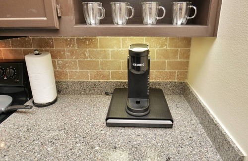 Houston Apartment | Boho Atmosphere Lux - 10 Mins away from Galleria!
