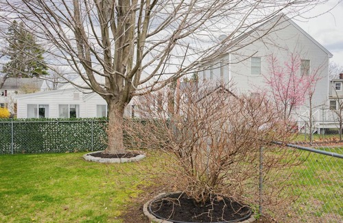 South Portland House | Boho bungalow with designer touches 10 minutes to beaches and downtown Portland