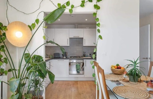 Newquay Apartment | Boho-Chic Apartment w/Sea Views & Parking