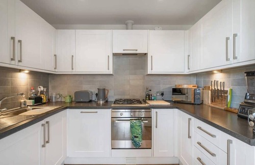 Newquay Apartment | Boho-Chic Apartment w/Sea Views & Parking
