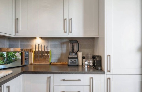 Newquay Apartment | Boho-Chic Apartment w/Sea Views & Parking