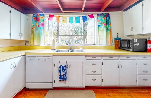 Nalcrest Cottage | Boho-chic cottage with direct lake access, amazing views - dog-friendly