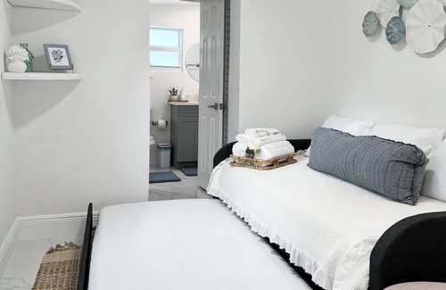Croissant Park House | BOHO Elegance in the FLL city!
