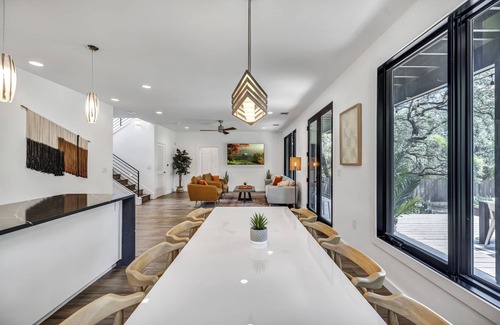 Galindo Villa | Boho in SoCo - Luxury Pool Villa min from downtown!