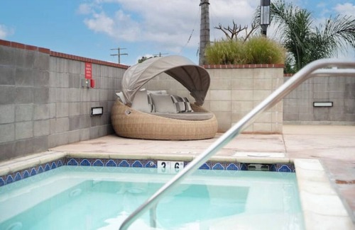 National City Apartment | Boho Rooftop Pool & Hot Tub Apt