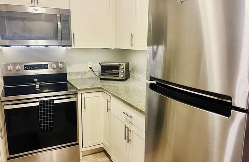 Palm Valley House | Boho-Style 2 Bed 2 Bath - 5 Mins From The Beach - Fenced In Yard - Pet Friendly