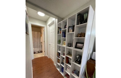 South End House | Boho Trails - 2 bed (1 BDRM) laundry&fenced yrd - close to great hikes