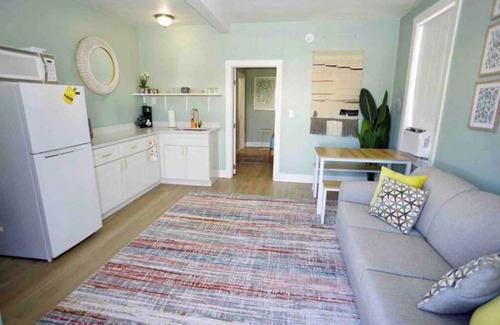Brush - Stewarts Apartment | BOHO Vibes! Walk 2 Beach & Ocean Center! Pets OK