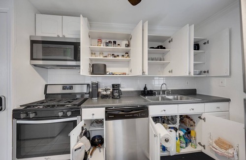 Knight Park Apartment | Boho Westside Retreat | Fire Pit + Walk to Eats