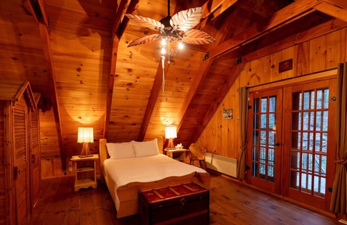 Pointe-au-Chene Ski Chalet | Bois Rond Summary: Bi