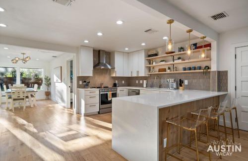 Westgate House | Bold MidMod 4BR 3BA Near SoCo w Private Pet-Friendly Yard and EV by Austin Vacay