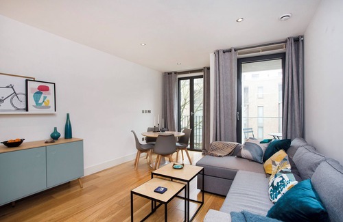 Golborne Apartment | BONCHURCH ROAD, Notting Hill, London. Modern 1 bed,1 bath apartment with patio.