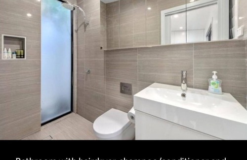 Bondi Beach Apartment | Bondi Garden Studio - short walk to Bondi Beach