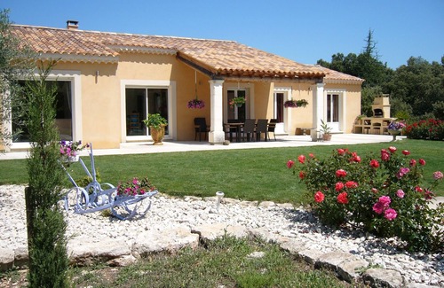 Bonnieux Villa | BONNIEUX 4* house on 5500m wooded plot.