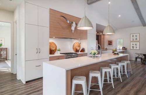 Austin House | *Book 4, Get 3 Free – Stay 7 Nights, Pay for 4!*