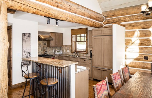 Powder Ridge House | Book for Festive Getaways! Spacious Cabin with Mountain Views and Hot Tub!