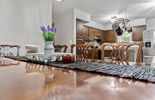 Gansevoort House | Book for Summer Race Season! 20 Mins to Track w/Large Deck + Yard