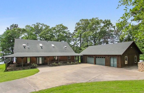Negreet House | Book Now for a Getaway at Toledo