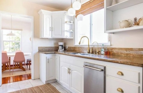 Harbor Gateway North House | Book via Air B-n-B instead
