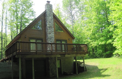 Elmira Ski Chalet | Book Your Summer & Fall Get-Away - Beautiful Scenic Cedar Chalet near Gaylord