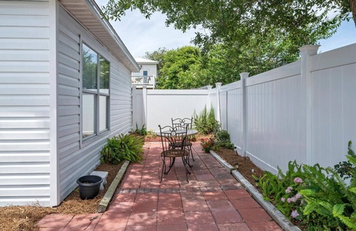 Fort Walton Beach - Destin Cottage | Booking fall Beach cottage and private pool 1 blk to Henderson 3 blks to beach