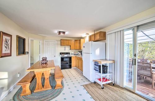 Boothbay Harbor Apartment | Boothbay Apt w/Furnished Deck ~ 1 Mi to Bay