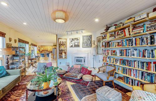 South Addition Apartment | Bootlegger's Bohemian Loft